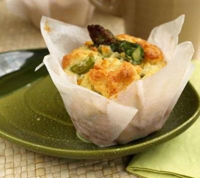 Muffin with asparagus