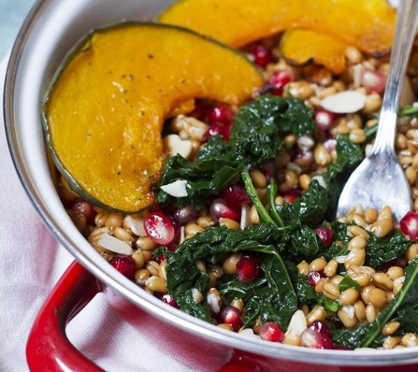 Spelt with pomegranate, pumpkin and almonds